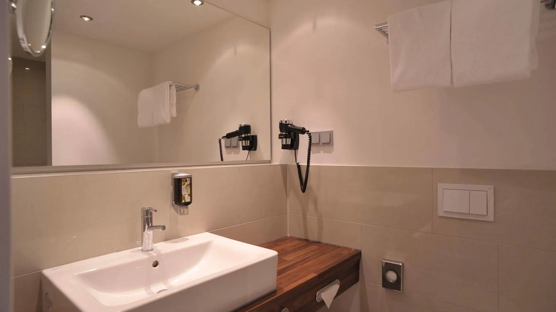***  Heikotel - Hotel Am Stadtpark Гамбург Германия